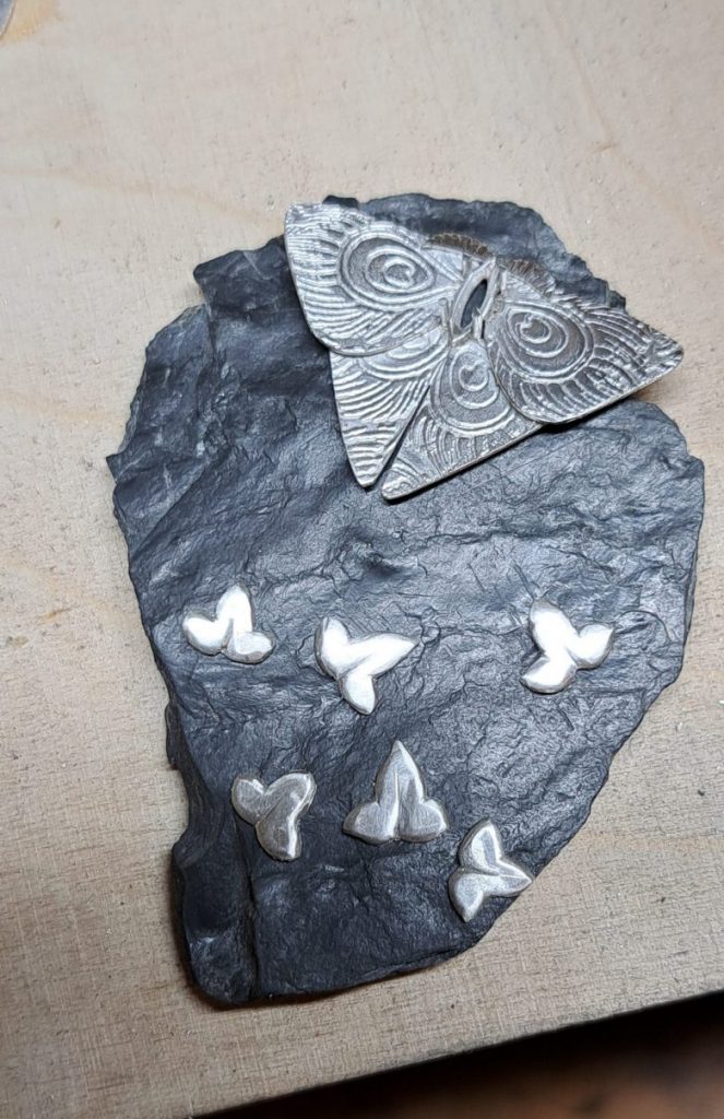 Artisans_buddies_challenge Herstellung 4: fertiger Schmetterling, Positionssuche Blätter